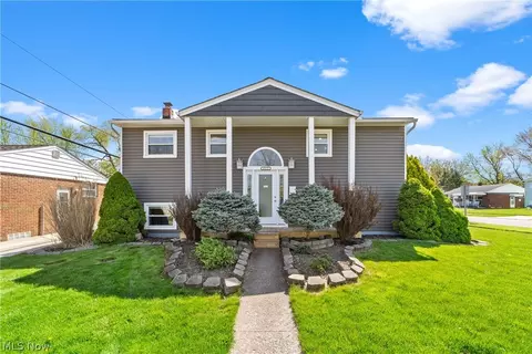 6525 Ledgebrook Dr, Brook Park, OH 44142