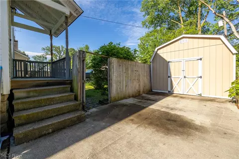 124 Longford Ave, Elyria, OH 44035 photo 2