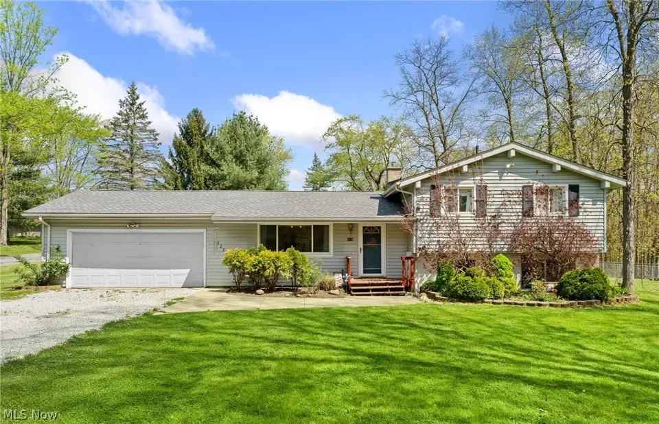 3223 Sandy Lake Rd, Ravenna, OH 44266 30 Photos Movoto