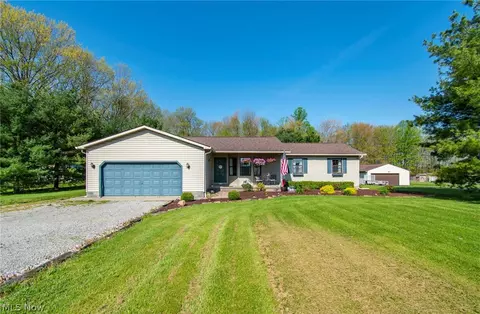 5561 Phillips Rice Rd, Cortland, OH 44410