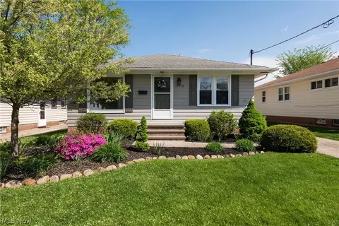 13175 Mccracken Rd, Garfield Heights, OH 44125