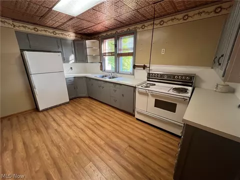 435 E 2nd St, Dover, OH 44622 photo 3