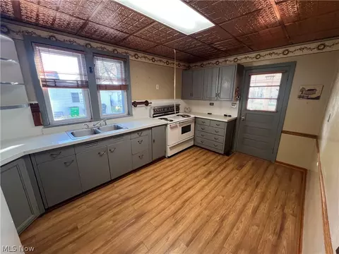 435 E 2nd St, Dover, OH 44622 photo 5