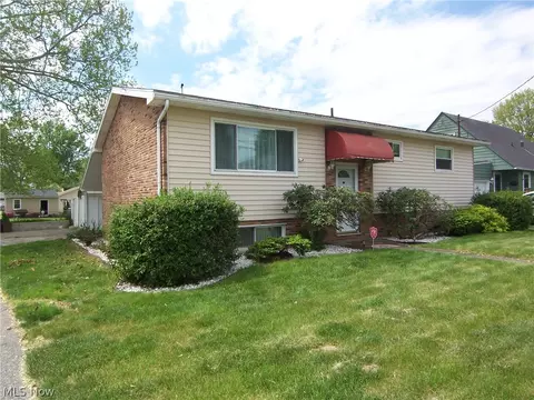 814 39th St, Vienna, WV 26105