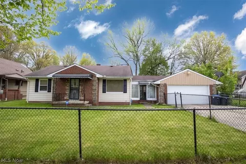 886 Garth Ave, Akron, OH 44320
