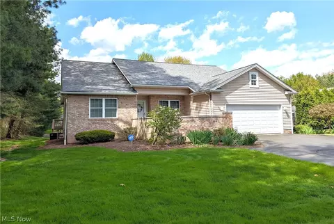 129 Nicklaus Dr NE, Warren, OH 44484