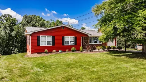 1722 Forest Hills Dr, Parkersburg, WV 26104