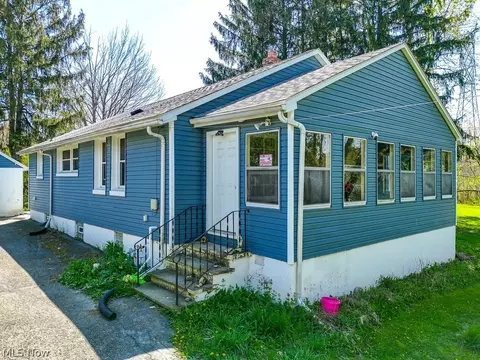 7400 Painter Rd, Oakwood Village, OH 44146