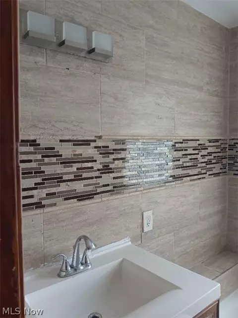 5178 Arch St, Maple Heights, OH 44137 photo 6