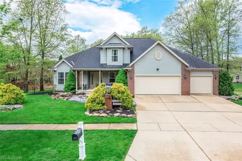 1050 Arrowhead Dr, Vermilion, OH 44089