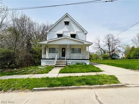 3856 E 50th St, Cleveland, OH 44105