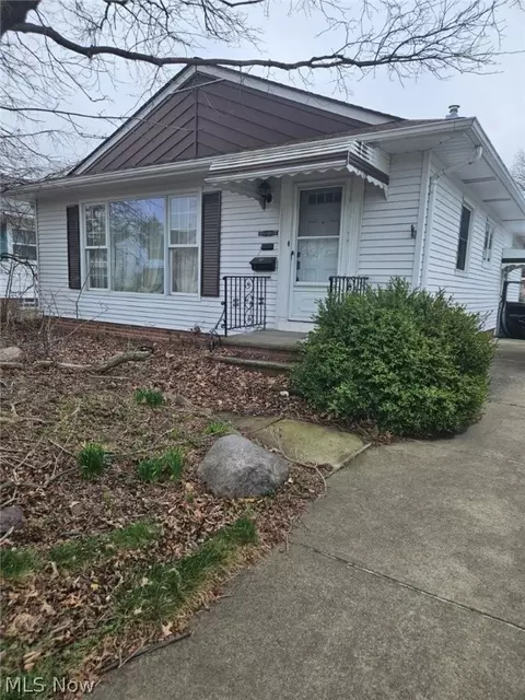 28736 Forest Rd, Willowick, OH 44095