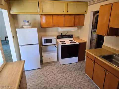 Kitchen - 223 Maplelawn Dr, Berea, OH 44017 photo 1 of 3