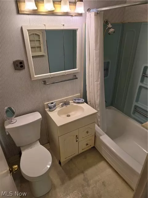 Bath - 223 Maplelawn Dr, Berea, OH 44017 photo 1 of 3