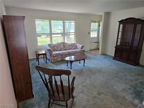 Living - 223 Maplelawn Dr, Berea, OH 44017 photo 3 of 4