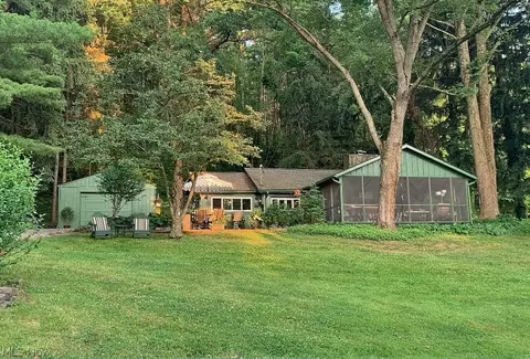 9494 Lakewood Dr NE, Mineral City, OH 44656