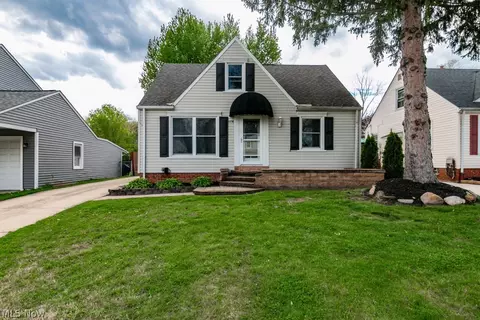 2258 Buena Vista Dr, Wickliffe, OH 44092
