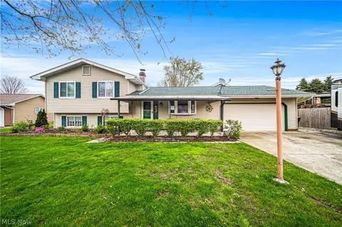 290 Hawk Ridge Ct, Painesville, OH 44077