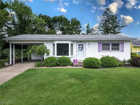 121 Sunset Ln, Marietta, OH 45750
