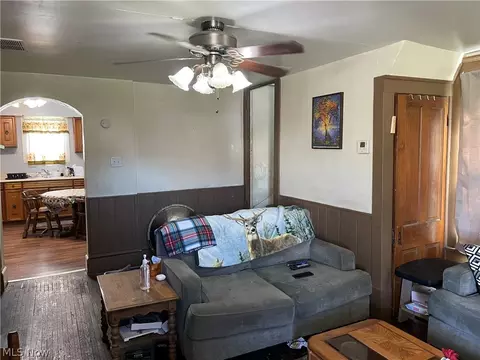 16 E Vine St, Alliance, OH 44601 photo 3