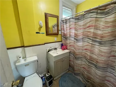 16 E Vine St, Alliance, OH 44601 photo 5
