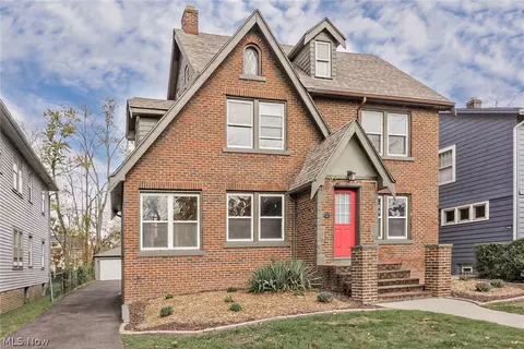 3373 E Scarborough Rd, Cleveland Heights, OH 44118