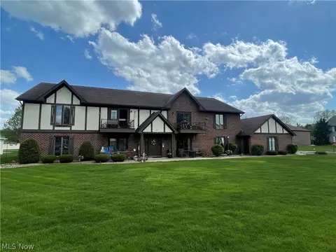 817 Pearson Cir #2, Boardman, OH 44512