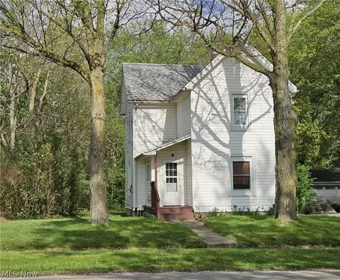 263 S Lyman St, Wadsworth, OH 44281