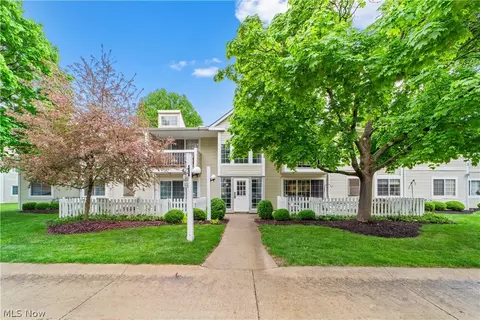2940 S Bay Dr #K7, Westlake, OH 44145