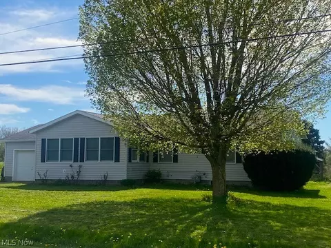 4711 Monroe Center Rd S, Conneaut, OH 44030