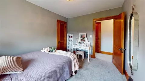 Bedroom - 210 E Pleasant Valley Rd, Seven Hills, OH 44131 photo 5 of 7