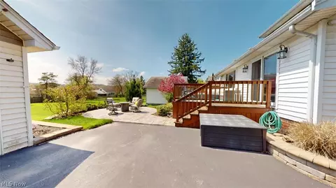Exterior - 210 E Pleasant Valley Rd, Seven Hills, OH 44131 photo 4 of 7