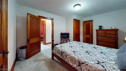 Bedroom - 210 E Pleasant Valley Rd, Seven Hills, OH 44131 photo 3 of 7