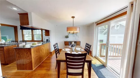 Dining - 210 E Pleasant Valley Rd, Seven Hills, OH 44131 photo 3 of 6