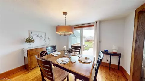 Dining - 210 E Pleasant Valley Rd, Seven Hills, OH 44131 photo 6 of 6