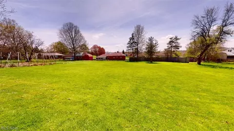 Exterior - 210 E Pleasant Valley Rd, Seven Hills, OH 44131 photo 7 of 7