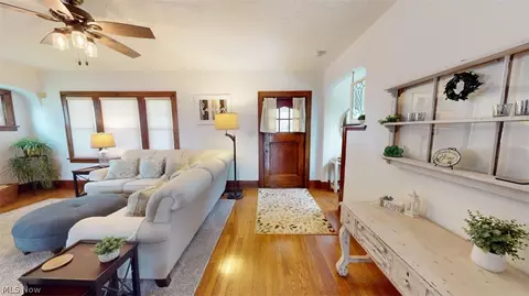 Entry Way - 210 E Pleasant Valley Rd, Seven Hills, OH 44131 photo 1 of 4