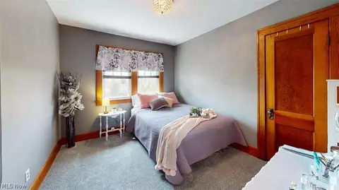 Bedroom - 210 E Pleasant Valley Rd, Seven Hills, OH 44131 photo 4 of 7