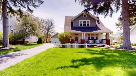 210 E Pleasant Valley Rd, Seven Hills, OH 44131