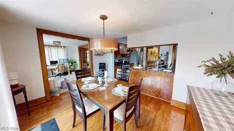Dining - 210 E Pleasant Valley Rd, Seven Hills, OH 44131 photo 5 of 6