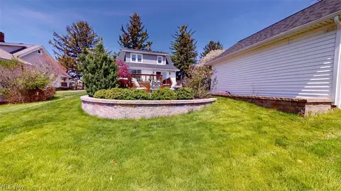Exterior - 210 E Pleasant Valley Rd, Seven Hills, OH 44131 photo 6 of 7