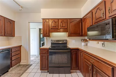643 Ecton Rd, Akron, OH 44303 photo 14