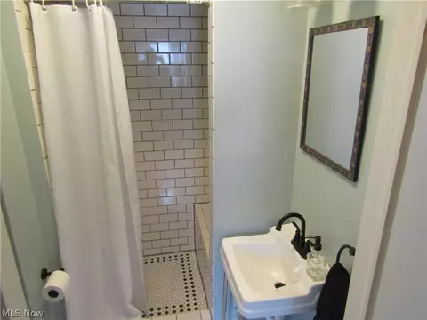 Bath - 403 Beech St, Berea, OH 44017 photo 1 of 2