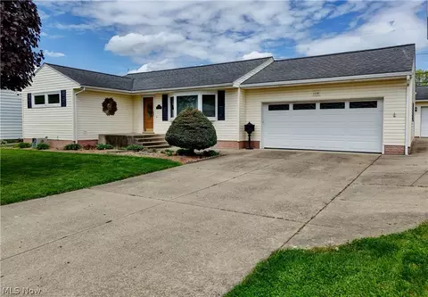 1328 Canoe Ln, Coshocton, OH 43812