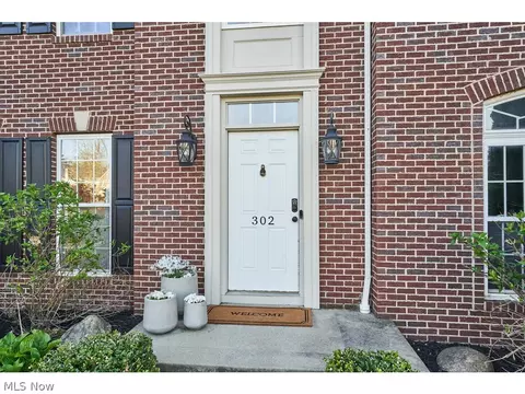 302 Alexander Ct, Copley, OH 44321 photo 2