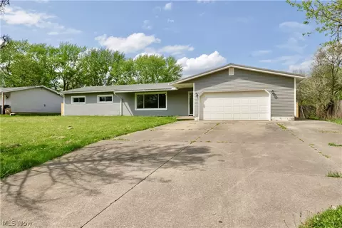 4081 St James Dr, Brunswick, OH 44212
