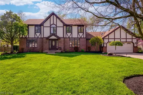 436 Lassiter Dr, Highland Heights, OH 44143