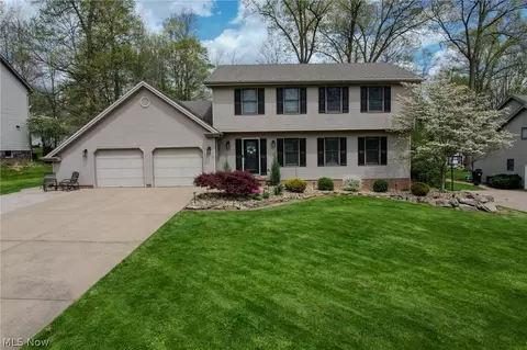 5890 Sharon Dr, Youngstown, OH 44512