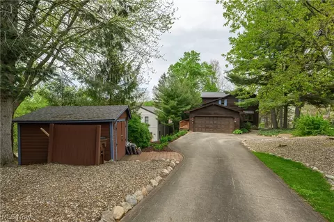 151 Spruce Dr NW, North Canton, OH 44720