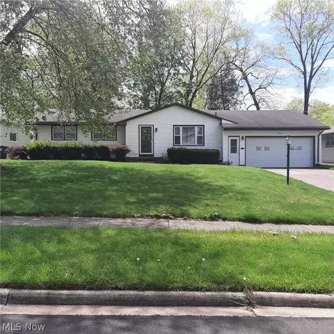 743 Forest Ridge Dr, Youngstown, OH 44512